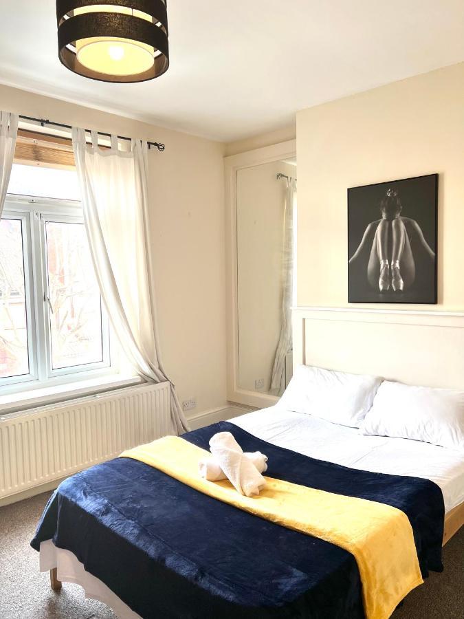 Aldgate Holiday Rooms London Exterior photo