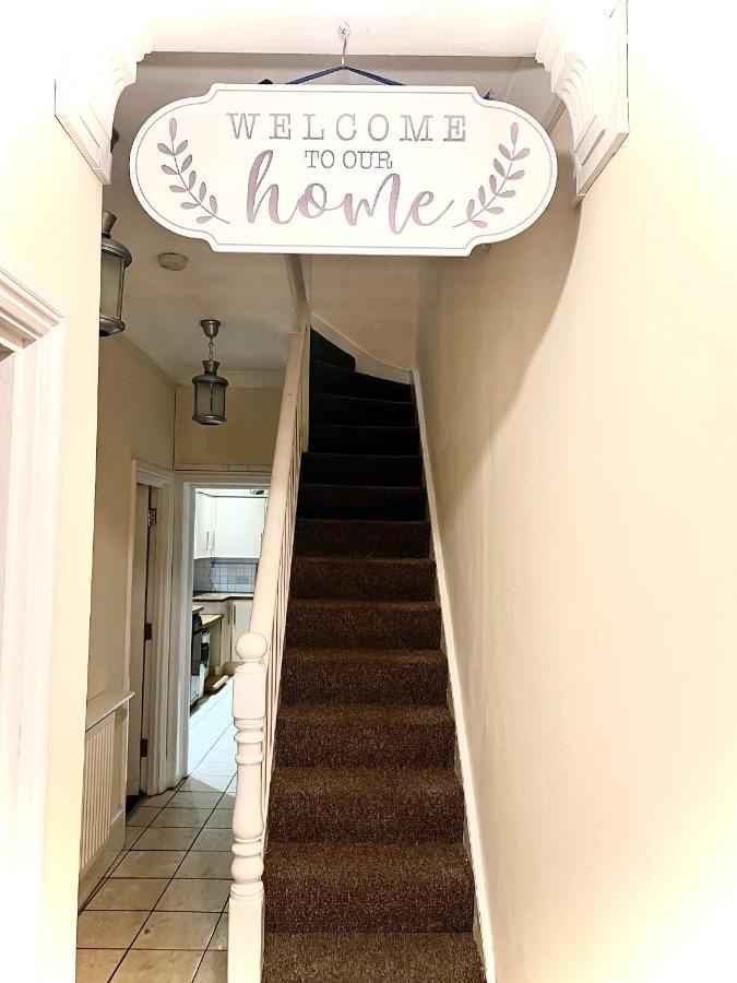 Aldgate Holiday Rooms London Exterior photo