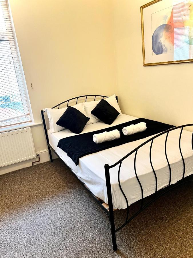 Aldgate Holiday Rooms London Exterior photo